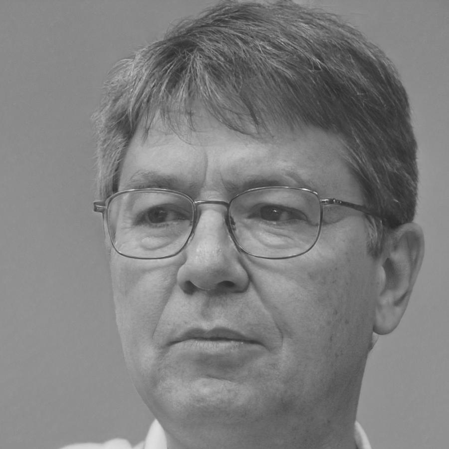 Retrato de Aurelio Montañés, instructor especialista en finanzas corporativas